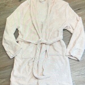 Luxurious Pink Snowflake Women's Robe